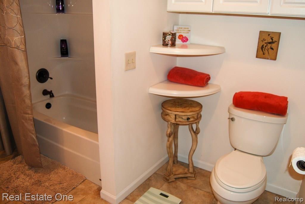79995 Van Dyke Road Romeo, MI 48065 - Photo 19 of 58 Full bath
