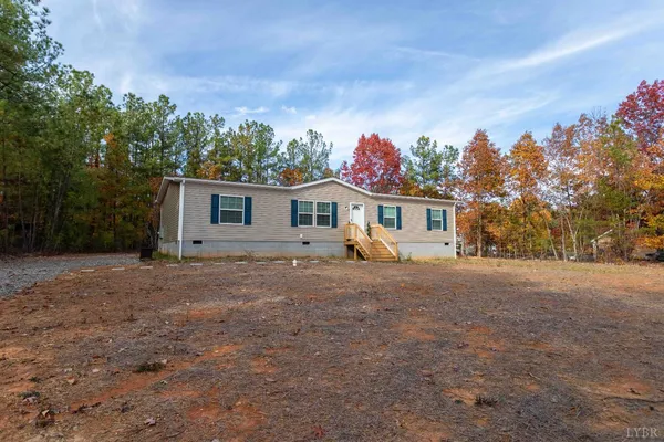 a view of a house with backyard and a tree