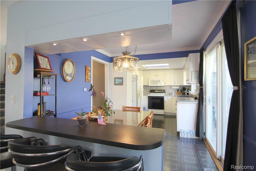 2335 Oakcrest Road Sterling Heights, MI 48310 - Photo 11 of 27 Oakcrest Rd Kitchen.jpg