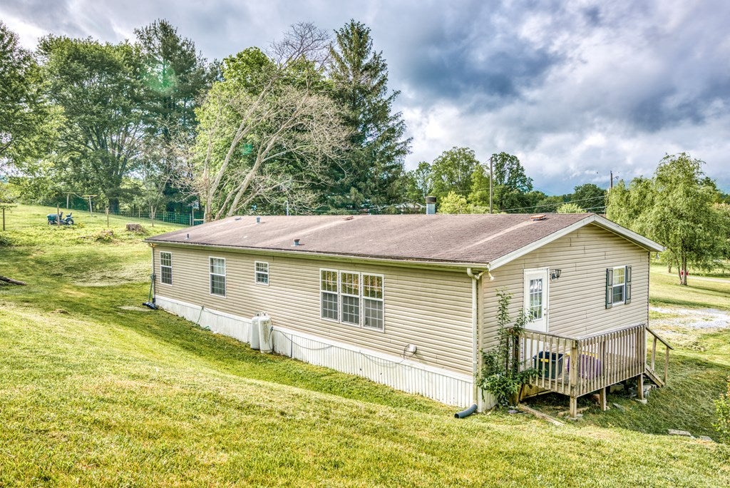 955 Grubmore Road Marion, VA 24354 - Photo 2 of 24 Gallery Image 2