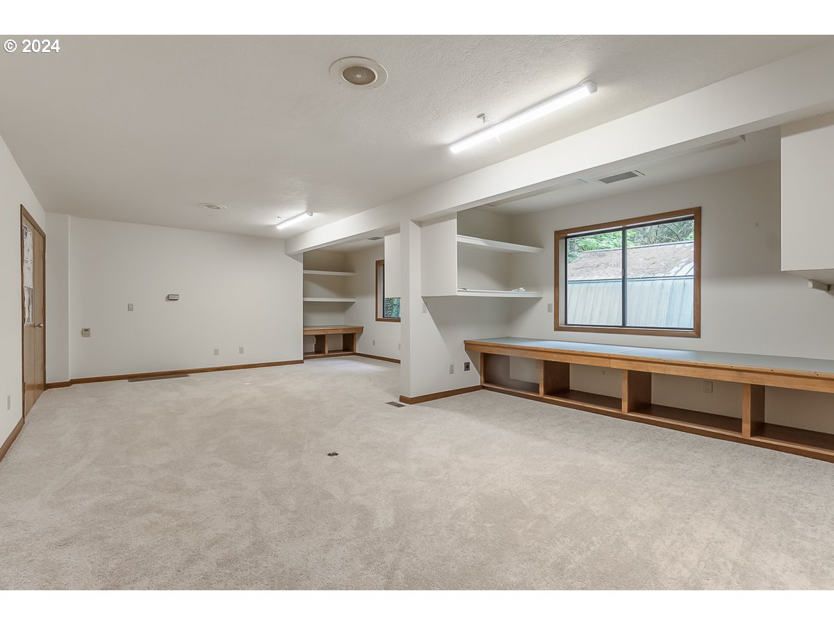 18770 Southwest Rigert Road Beaverton, OR 97007 - Photo 24 of 47 Gallery Image 24