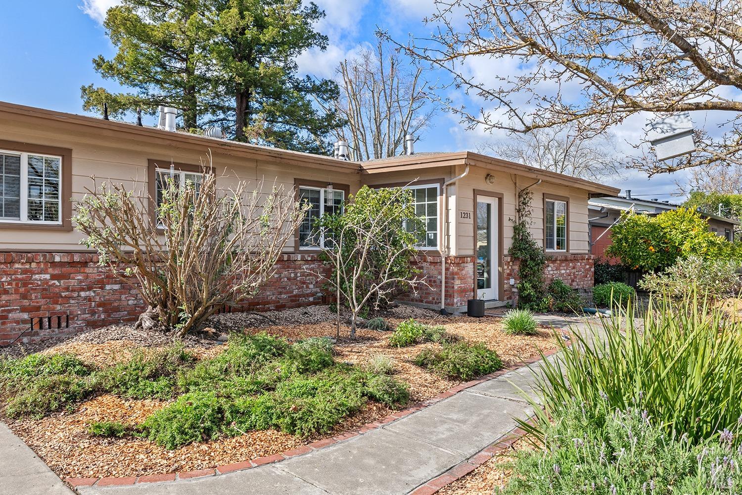 1231 Janet Way Santa Rosa, CA 95405 - Photo 1 of 1 Gallery Image 1