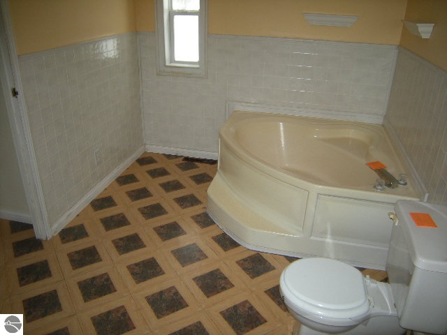 4603 South Betsie River Road Interlochen, MI 49643 - Photo 12 of 14 1779354-11.JPG