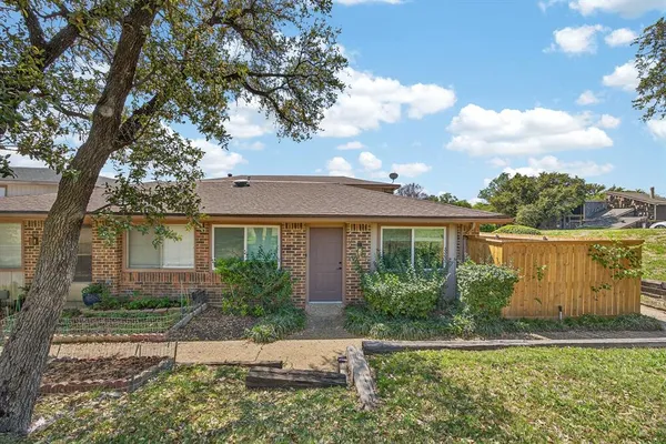 $1,950 | 2621 Amherst Court, Irving, TX 75038