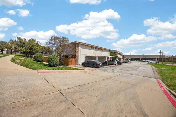 $1,950 | 2621 Amherst Court, Irving, TX 75038