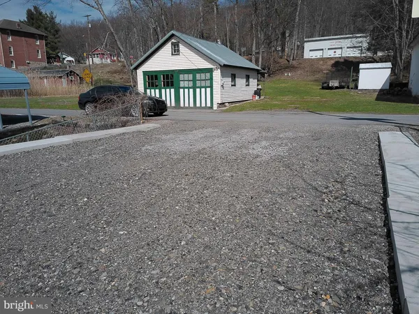 $1,100 | 619 East Grand Avenue, Tower City, PA 17980