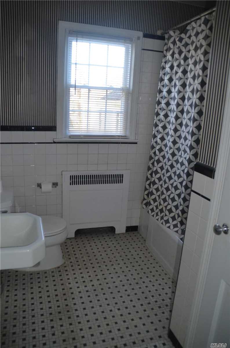 2320 Surrey Lane Baldwin, NY 11510 - Photo 11 of 20