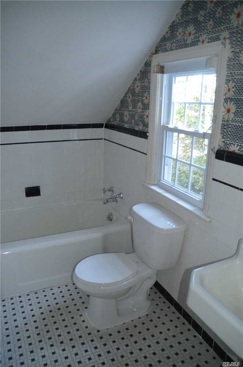 2320 Surrey Lane Baldwin, NY 11510 - Photo 12 of 20