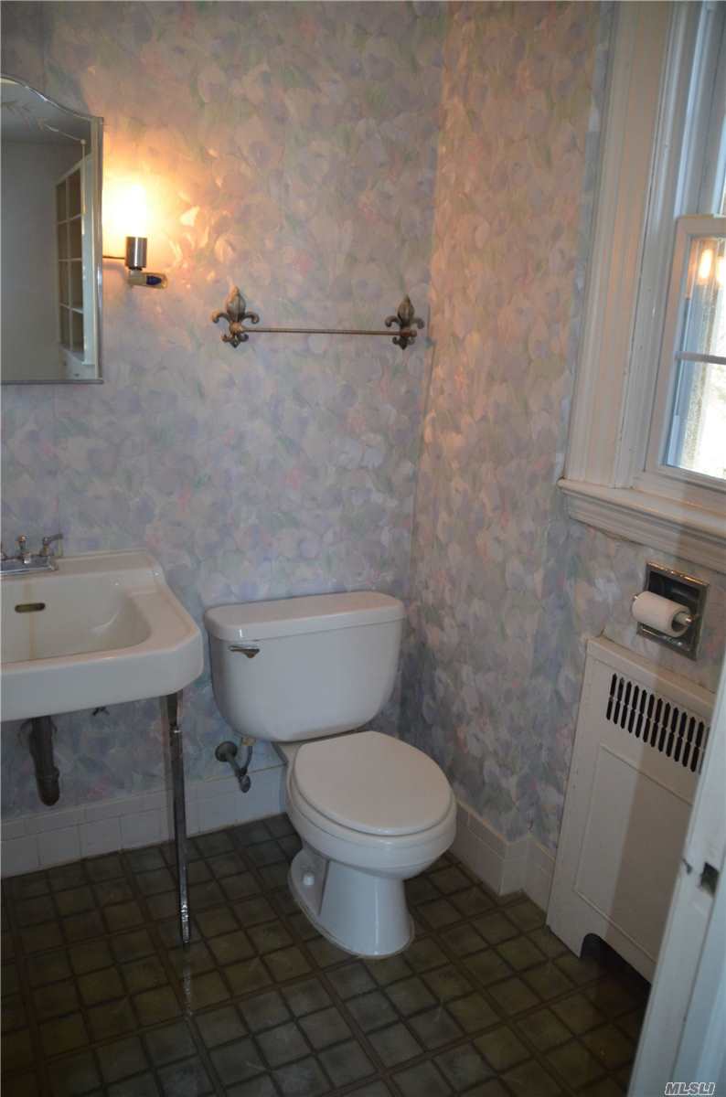 2320 Surrey Lane Baldwin, NY 11510 - Photo 13 of 20