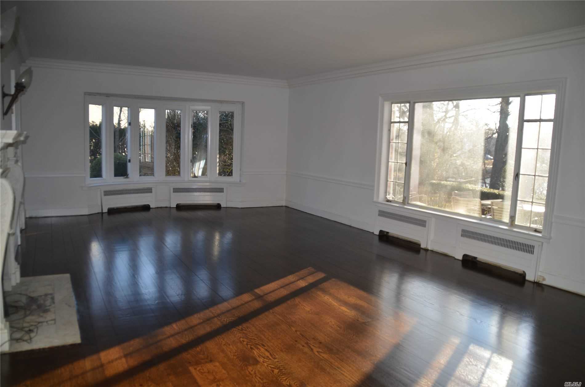 2320 Surrey Lane Baldwin, NY 11510 - Photo 3 of 20