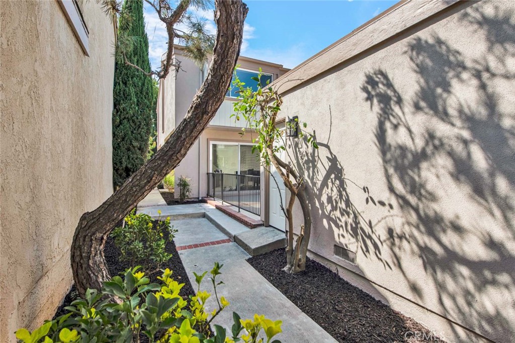 60 Willow Tree Lane Irvine, CA 92612 - Photo 4 of 74 a view of entryway with a front door