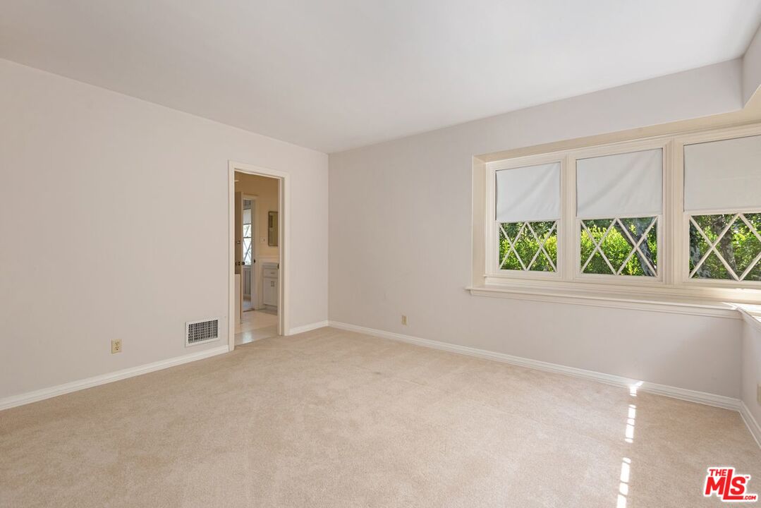 791 North Bundy Drive Los Angeles, CA 90049 - Photo 15 of 33 an empty room with windows