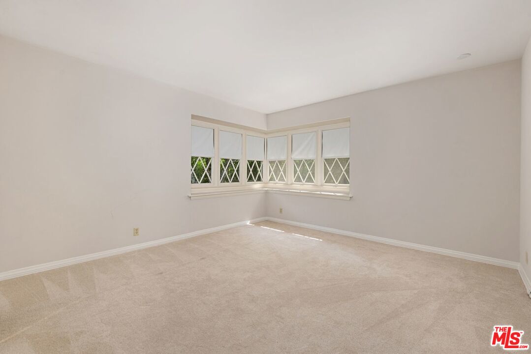 791 North Bundy Drive Los Angeles, CA 90049 - Photo 16 of 33 a view of an empty room