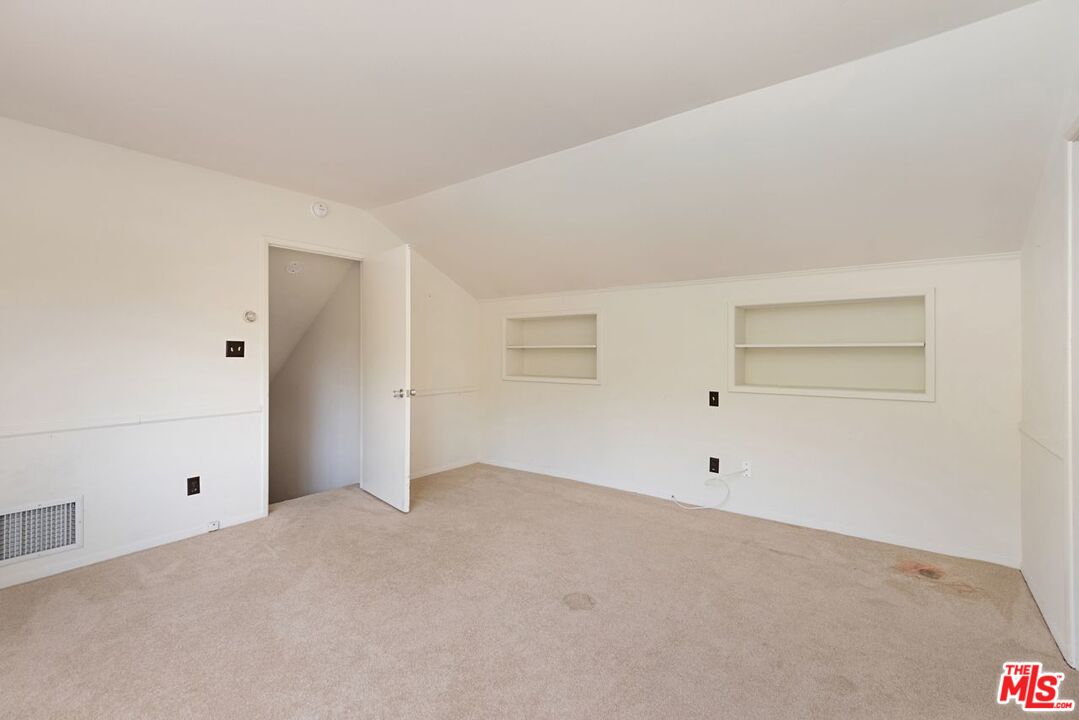 791 North Bundy Drive Los Angeles, CA 90049 - Photo 27 of 33 a view of an empty room
