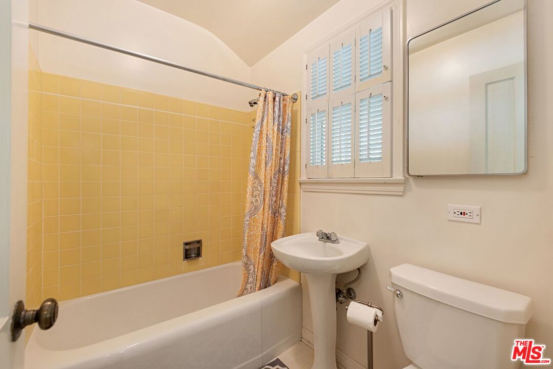 791 North Bundy Drive Los Angeles, CA 90049 - Photo 31 of 33 a bathroom with a sink toilet and shower