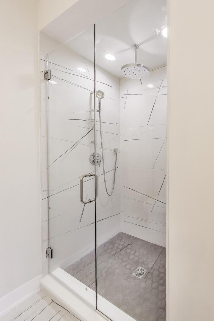 3339 North Ridgeway Avenue, Unit 2N Chicago, IL 60618 - Photo 14 of 29 a bathroom with a shower
