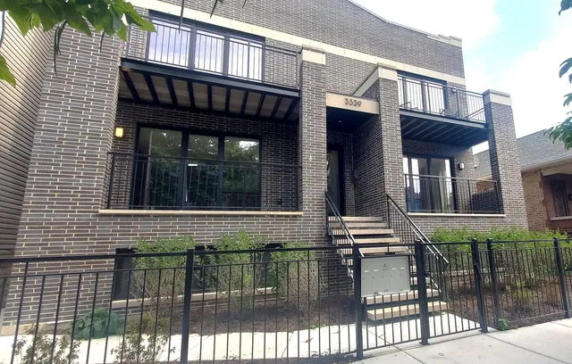 $649,000 | 3339 North Ridgeway Avenue, Unit 2N, Chicago, IL 60618