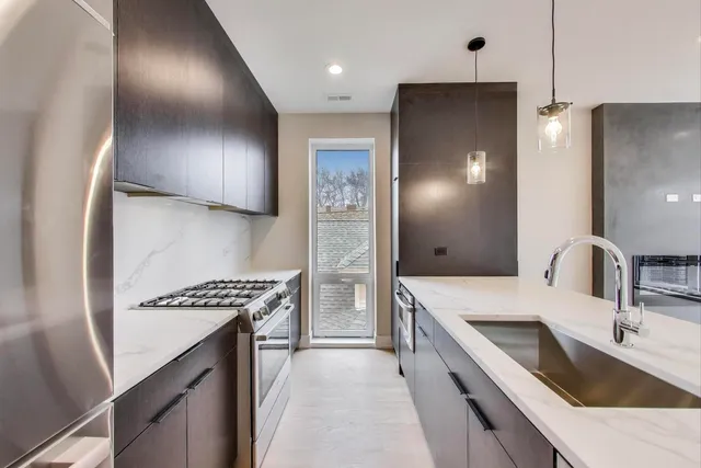 $649,000 | 3339 North Ridgeway Avenue, Unit 2N, Chicago, IL 60618