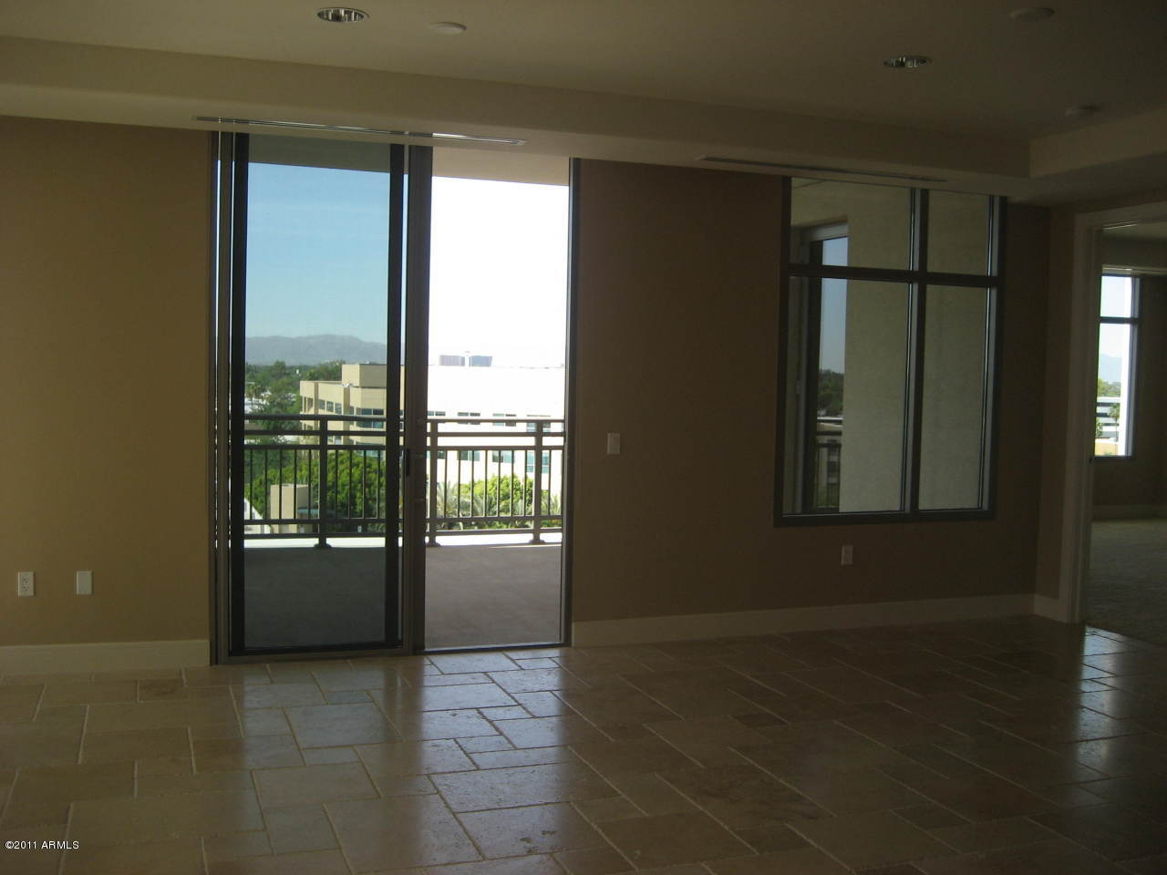 2211 East Camelback Road, Unit 604 Phoenix, AZ 85016 - Photo 2 of 9 Great room