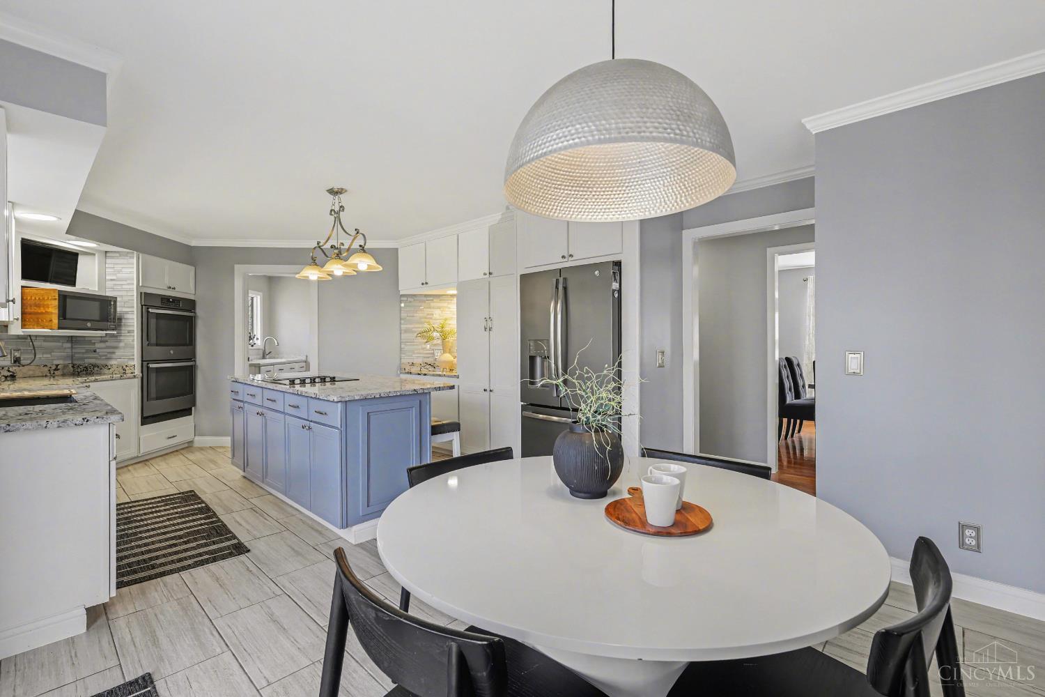 1432 Apple Hill Road Cincinnati, OH 45230 - Photo 6 of 39 Eat In Kitchen