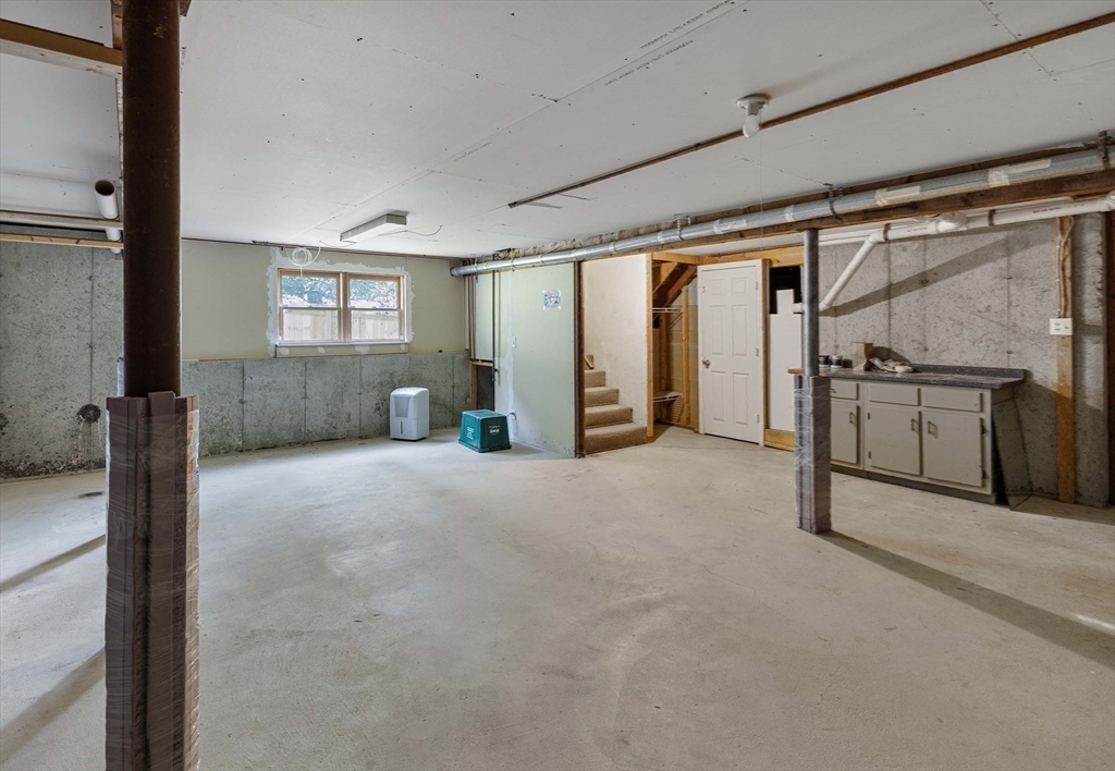 21 Midgley Lane Worcester, MA 01604 - Photo 23 of 25 a view of empty room with window