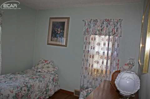 6242 Miller Road Swartz Creek, MI 48473 - Photo 7 of 17 20439987-6.JPG