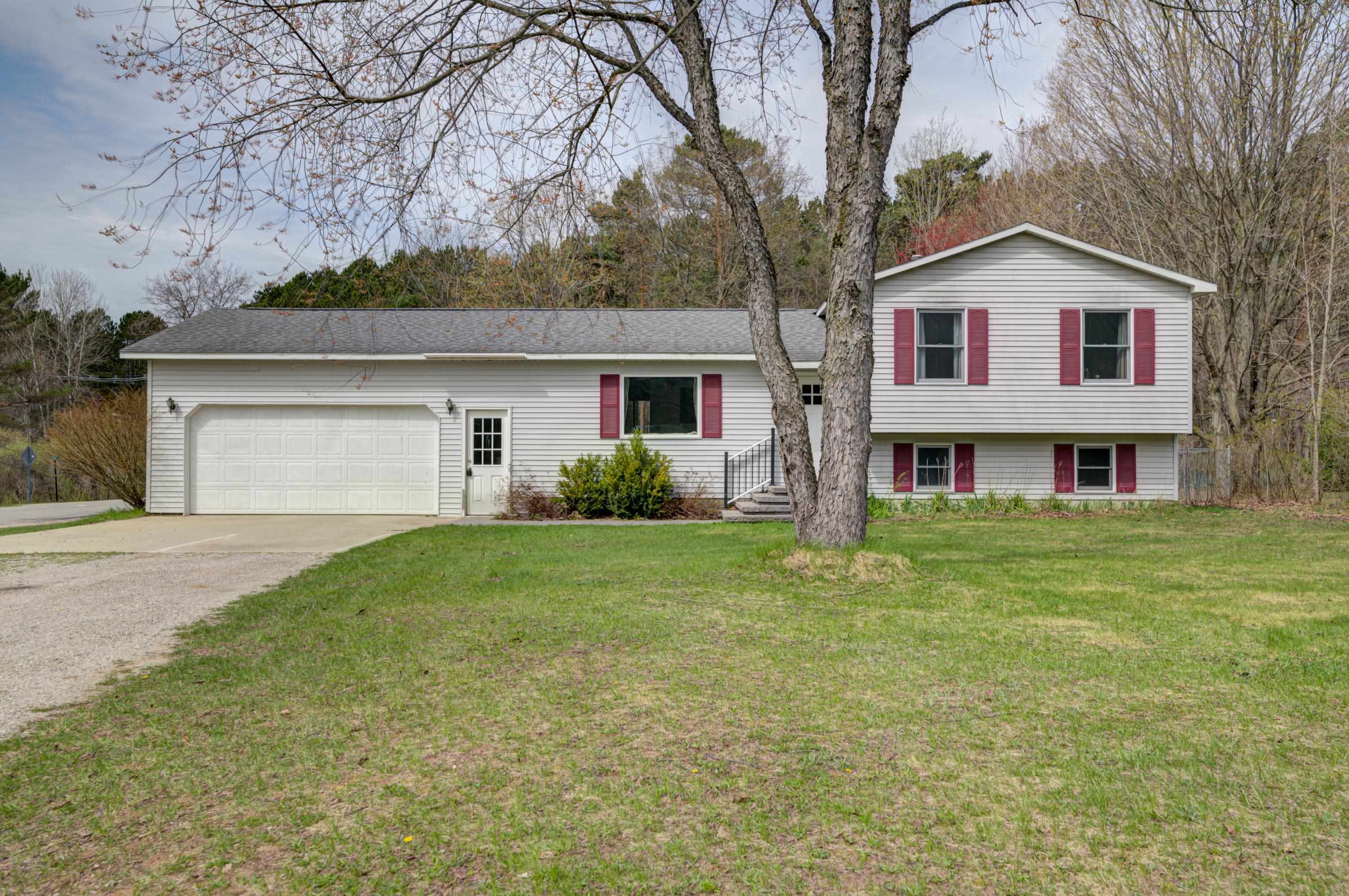 2575 Reily Court Traverse City, MI 49685 - Photo 12 of 42