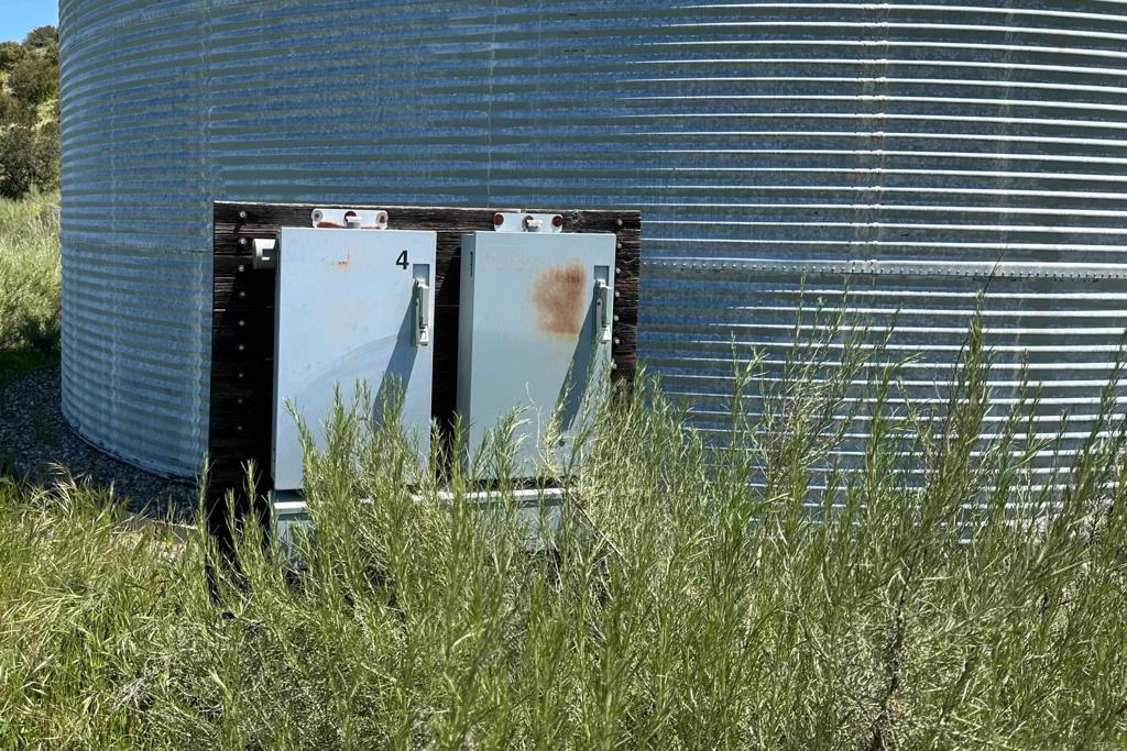 1 Vía Tornado Temecula, CA 92590 - Photo 15 of 42 a view of a backyard
