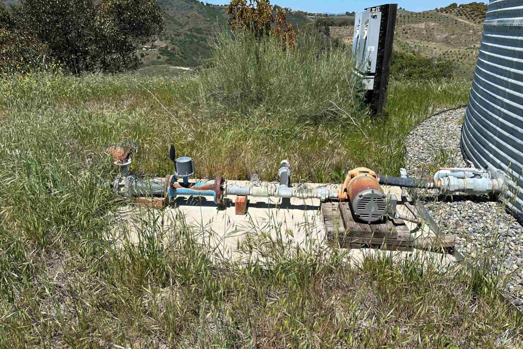 1 Vía Tornado Temecula, CA 92590 - Photo 16 of 42 a view of a backyard of the house