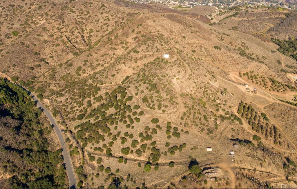 1 Vía Tornado Temecula, CA 92590 - Photo 22 of 42 a close up of a marble wall