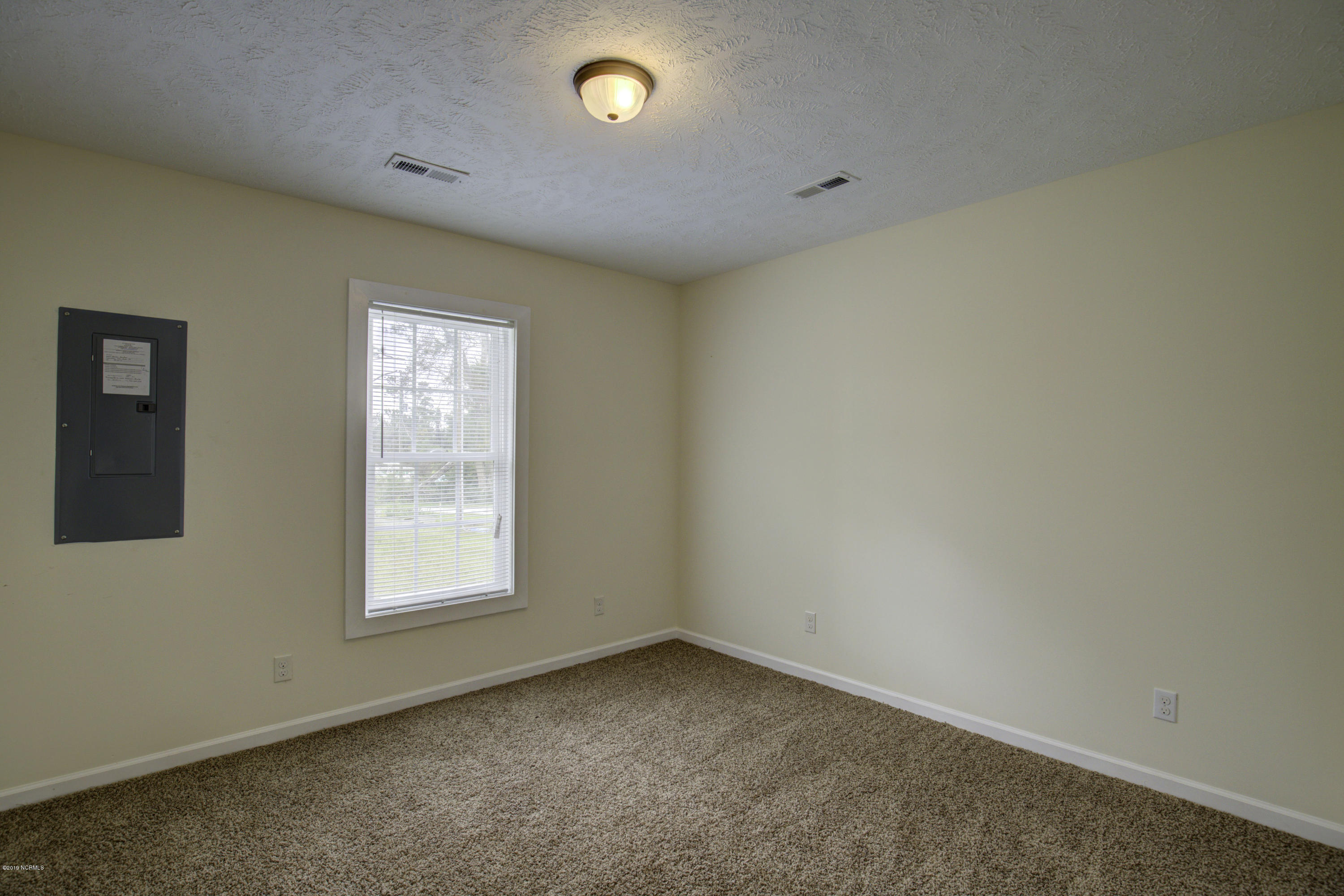 142 Swan Point Road Sneads Ferry, NC 28460 - Photo 15 of 27 142 Swanpoint - Interiors - _7