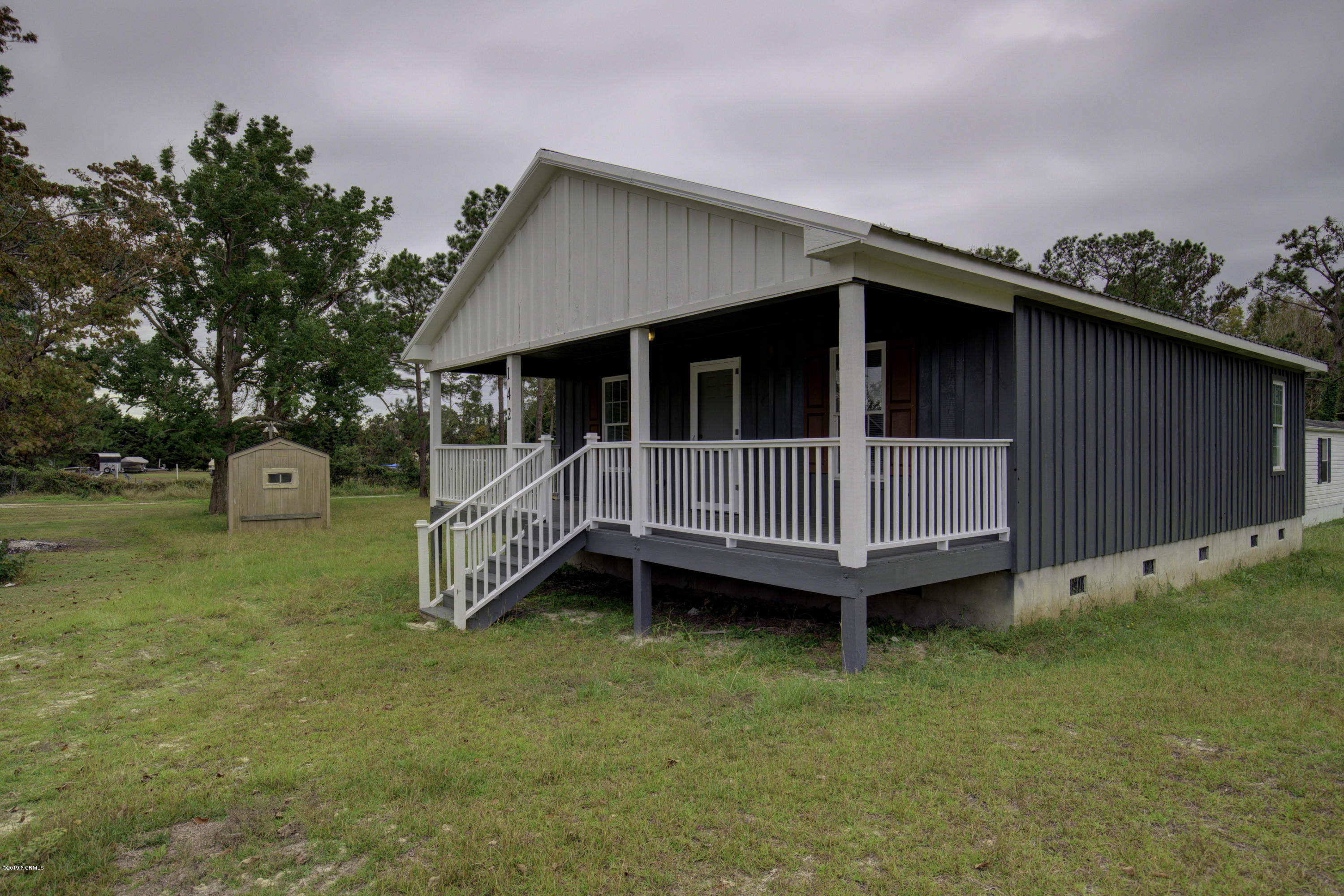 142 Swan Point Road Sneads Ferry, NC 28460 - Photo 3 of 27 142 Swanpoint - Interiors -