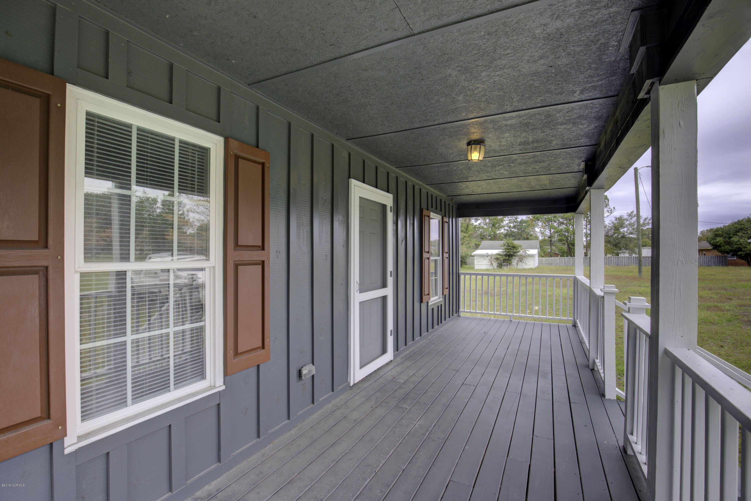 142 Swan Point Road Sneads Ferry, NC 28460 - Photo 6 of 27 142 Swanpoint - Interiors - _4