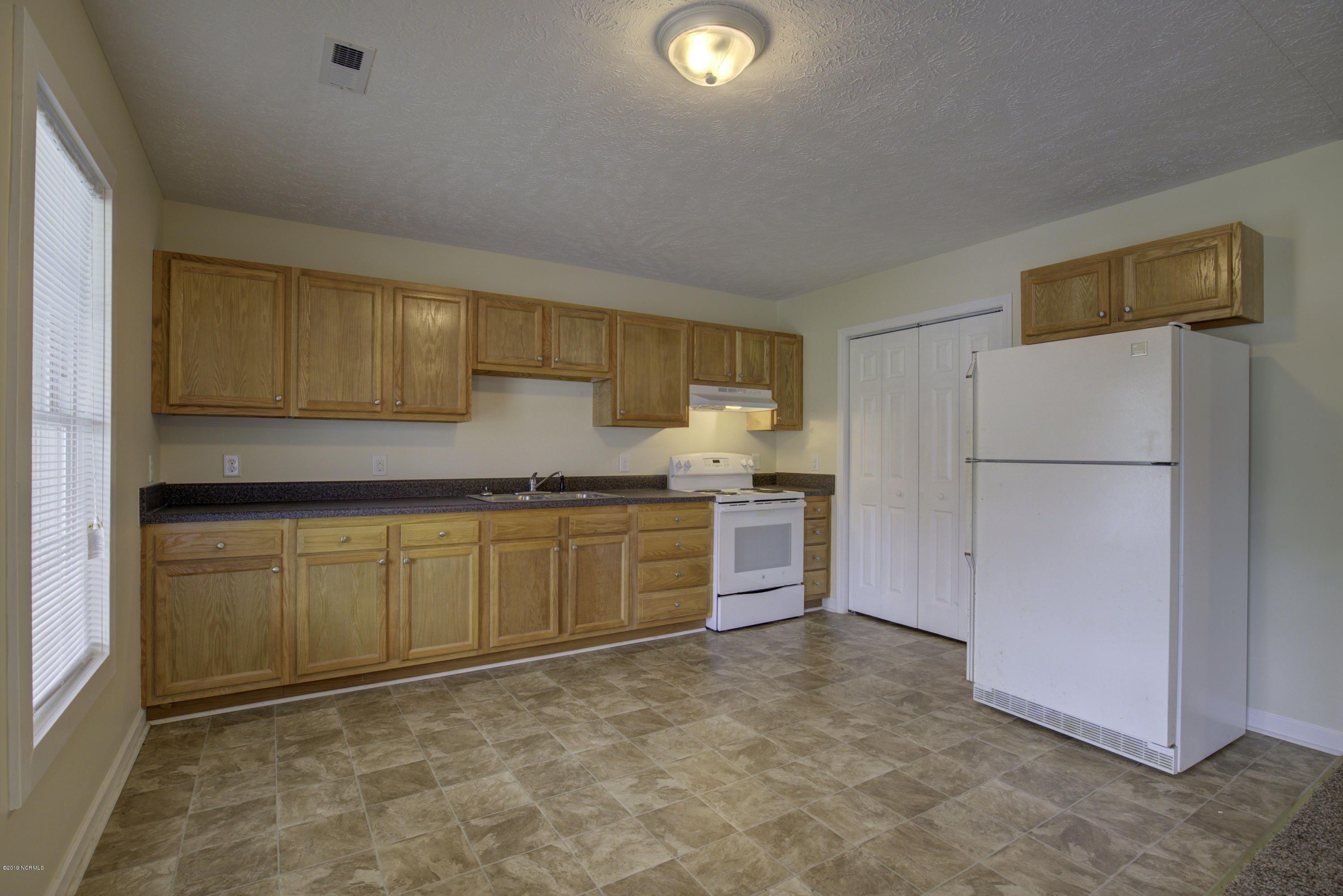 142 Swan Point Road Sneads Ferry, NC 28460 - Photo 7 of 27 142 Swanpoint - Interiors - _15