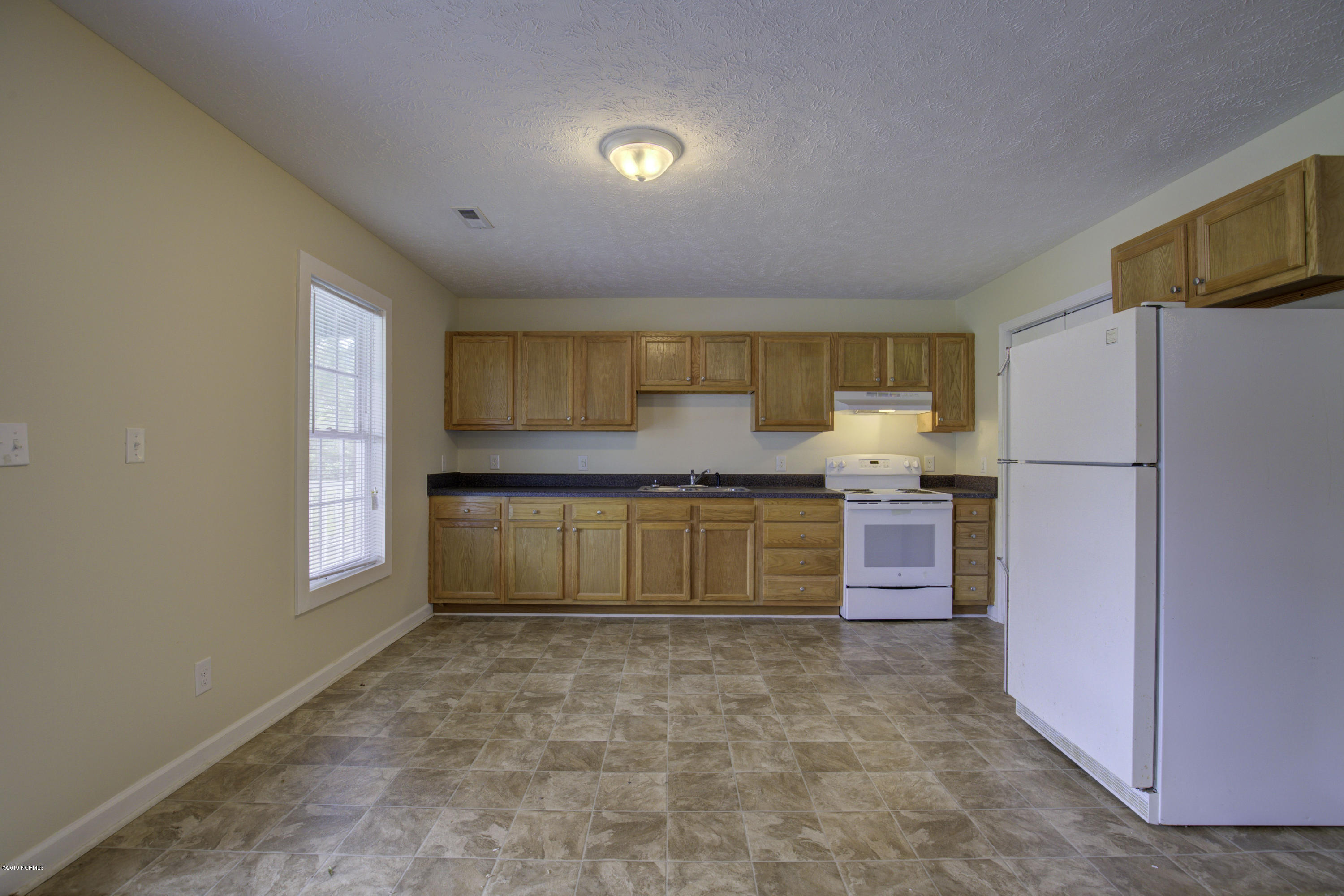 142 Swan Point Road Sneads Ferry, NC 28460 - Photo 8 of 27 142 Swanpoint - Interiors - _14