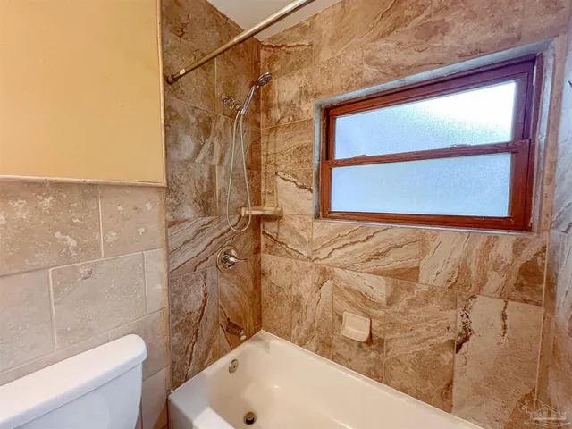 $1,300 | 608 North 70th Avenue, Pensacola, FL 32506