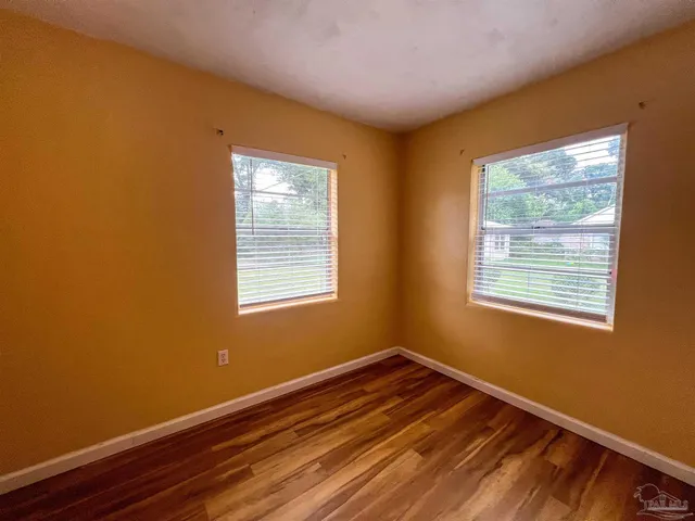 $1,300 | 608 North 70th Avenue, Pensacola, FL 32506