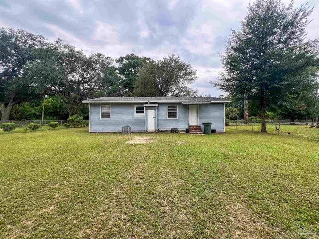 $1,300 | 608 North 70th Avenue, Pensacola, FL 32506