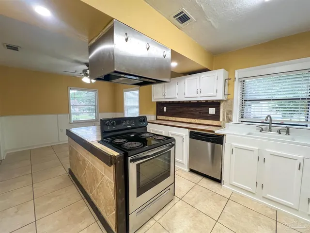 $1,300 | 608 North 70th Avenue, Pensacola, FL 32506