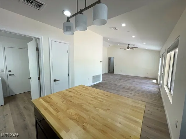 $2,100 | 9509 Sundial Drive, Las Vegas, NV 89134