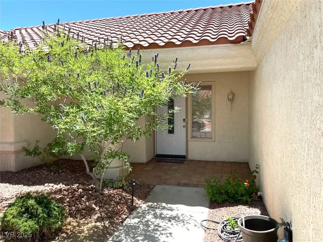 $2,100 | 9509 Sundial Drive, Las Vegas, NV 89134