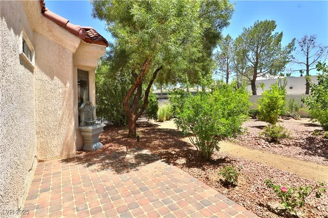 $2,100 | 9509 Sundial Drive, Las Vegas, NV 89134