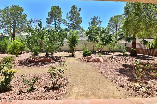 $2,100 | 9509 Sundial Drive, Las Vegas, NV 89134