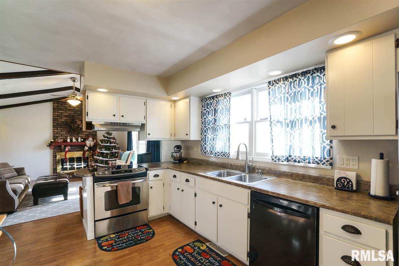 3312 Sheridan Road Pekin, IL 61554 - Photo 11 of 36 Gallery Image 11