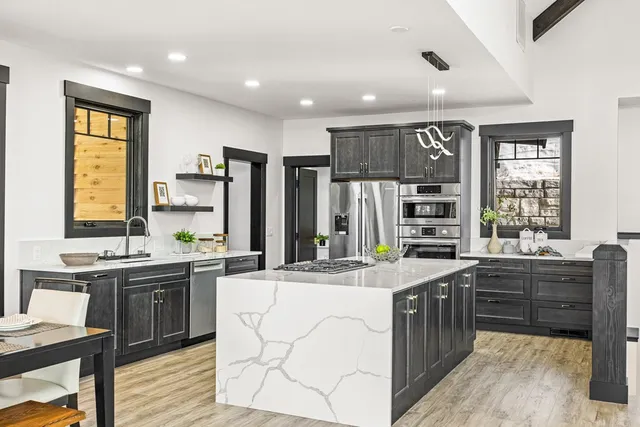 $2,248,000 | 15 Veil Cave Court, Donnelly, ID 83615