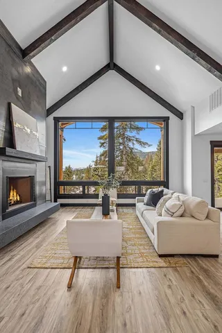 $2,248,000 | 15 Veil Cave Court, Donnelly, ID 83615