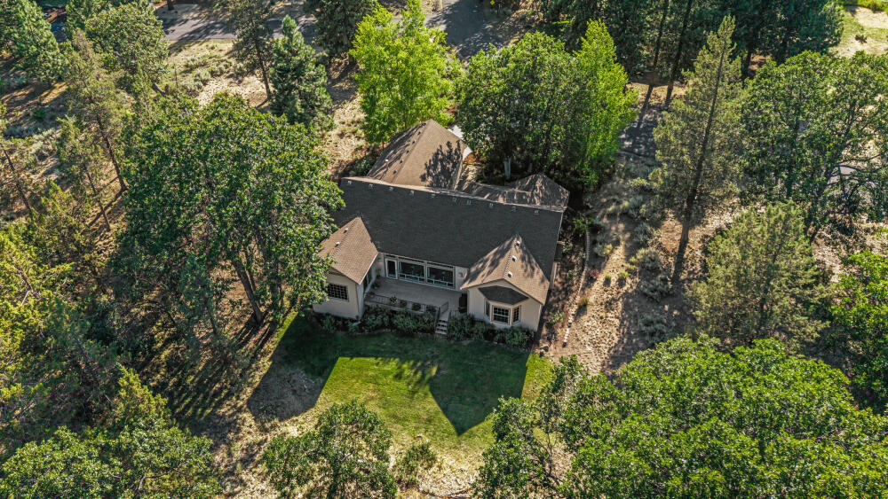 9507 Kestrel Road Klamath Falls, OR 97601 - Photo 44 of 47 9057KestrelRd-72
