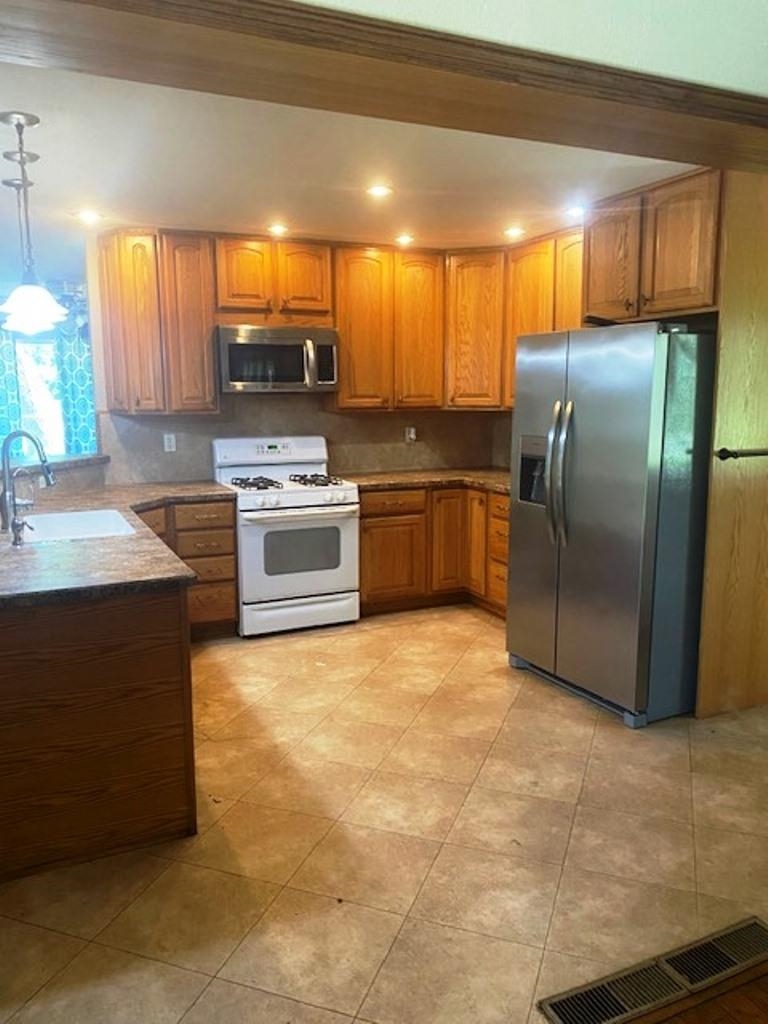 2014 North Meridian Road Rockford, IL 61101 - Photo 7 of 15