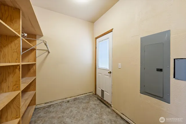 a view of utility room