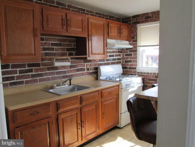 3733 Greenvale Road Baltimore, MD 21229 - Photo 8 of 12 Kitchen
